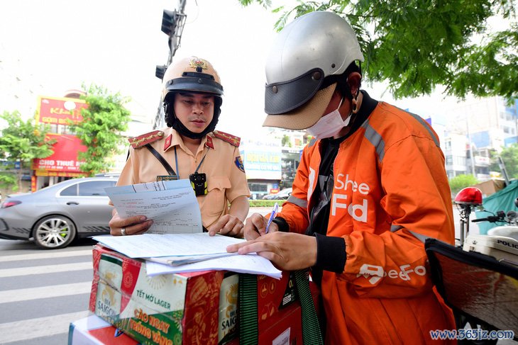 Sáng nay giao lưu trực tuyến: Những điều cần biết về tăng mạnh mức phạt vi phạm giao thông - Ảnh 1.