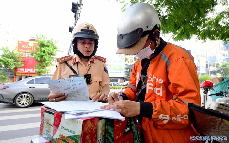 Ba chân kiềng hình thành văn hóa giao thông: Phạt 'khủng'， hạ tầng tốt， tuyên truyền sâu - Ảnh 2.