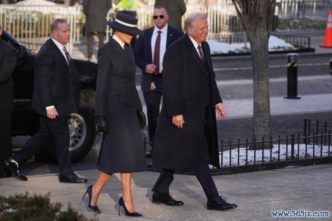 Bà Melania và ông Trump trong ngày nhậm chức 20/1. Ảnh: AP